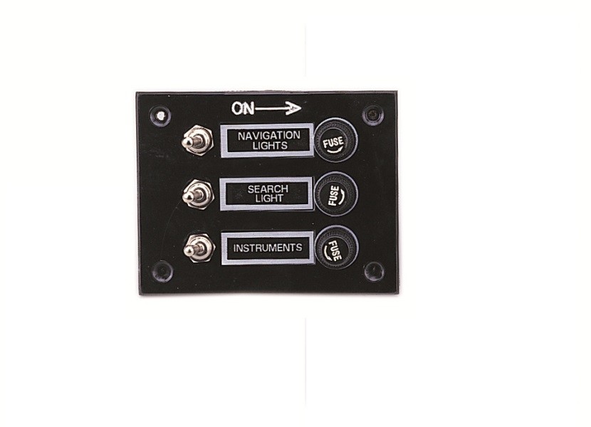Biztosítékos kapcsolópanel krómozott kapcsolókkal, 3 kapcsolós – 3 kapcsoló / 115 × 93 mm